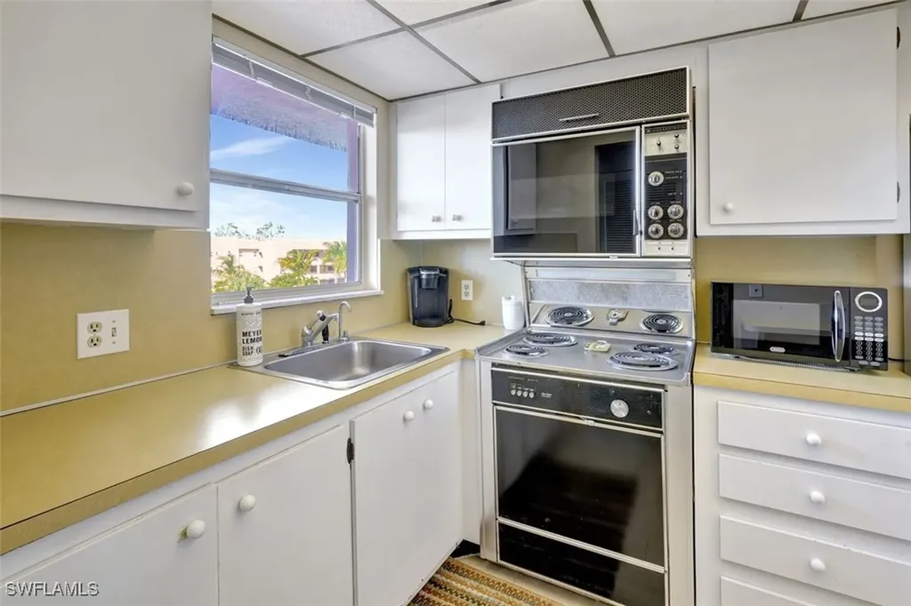 225 Turtle Lake Court Naples FL 34105