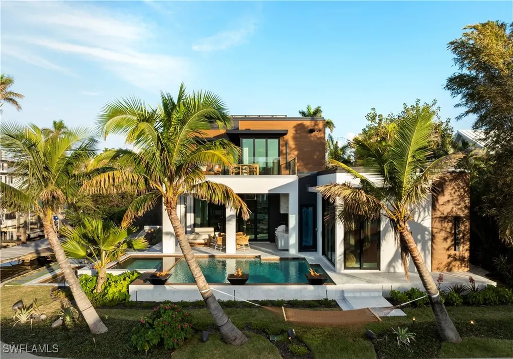 1100 Sandpiper Street Naples FL 34102