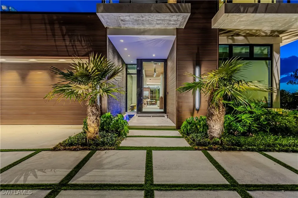1100 Sandpiper Street Naples FL 34102