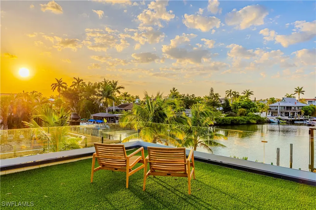 1100 Sandpiper Street Naples FL 34102