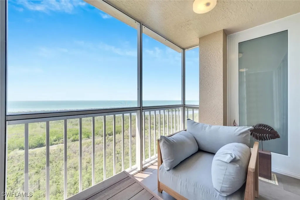 6585 Nicholas Boulevard Naples FL 34108