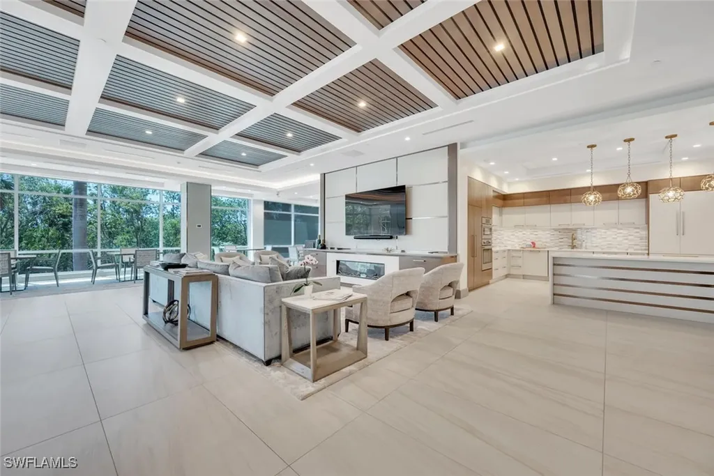 6585 Nicholas Boulevard Naples FL 34108