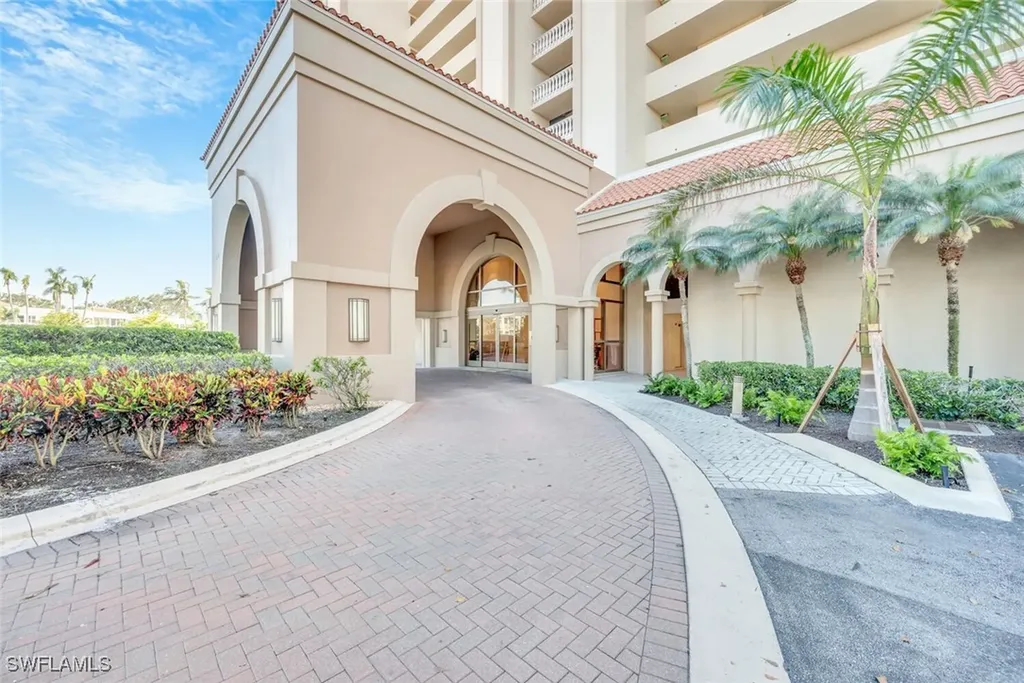 6585 Nicholas Boulevard Naples FL 34108