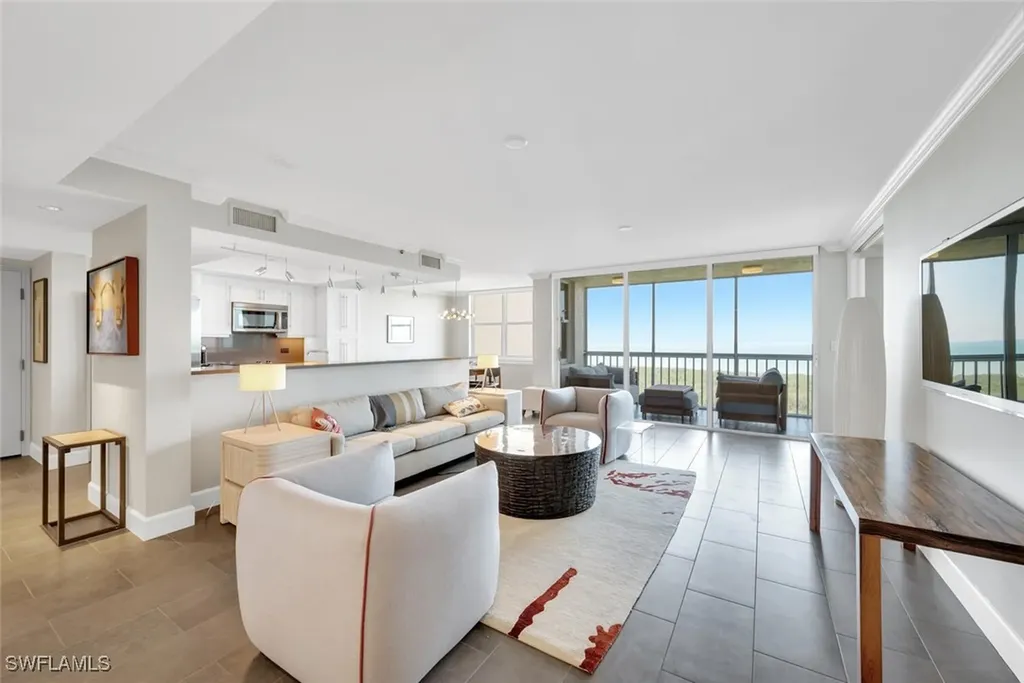 6585 Nicholas Boulevard Naples FL 34108