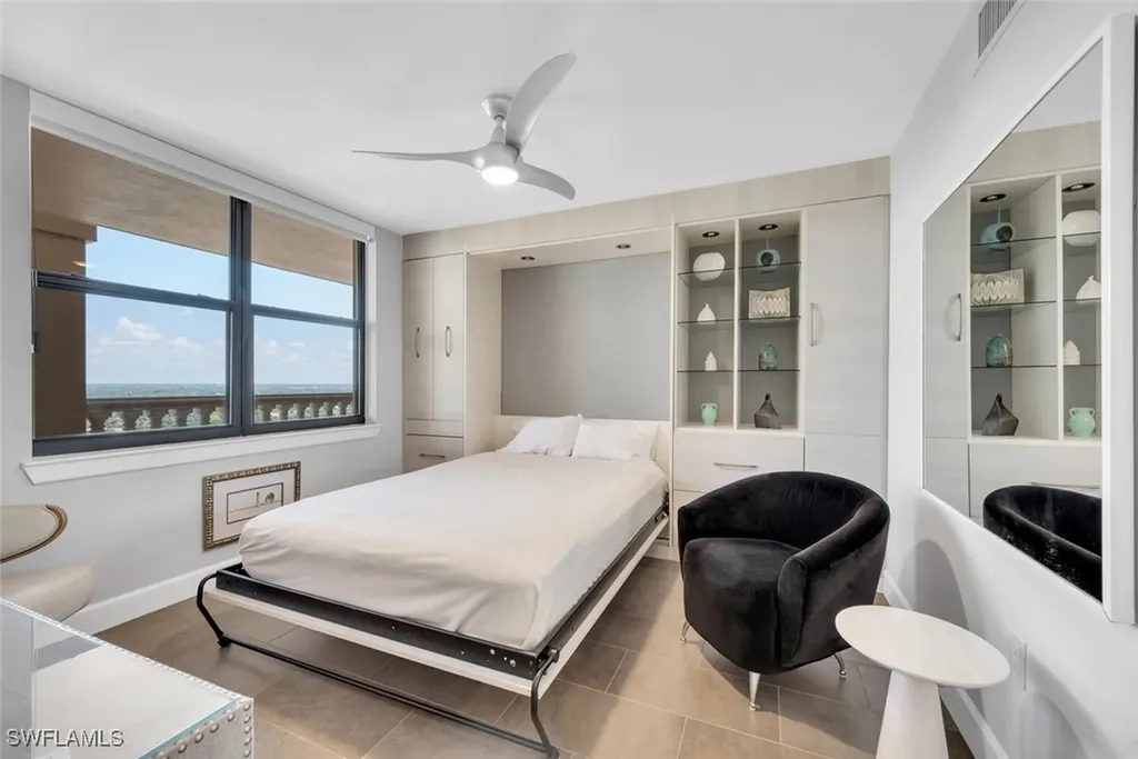 6585 Nicholas Boulevard Naples FL 34108