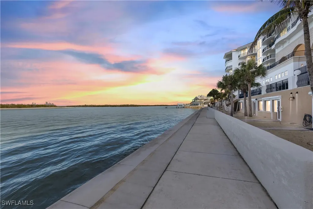 700 La Peninsula Boulevard Naples FL 34113