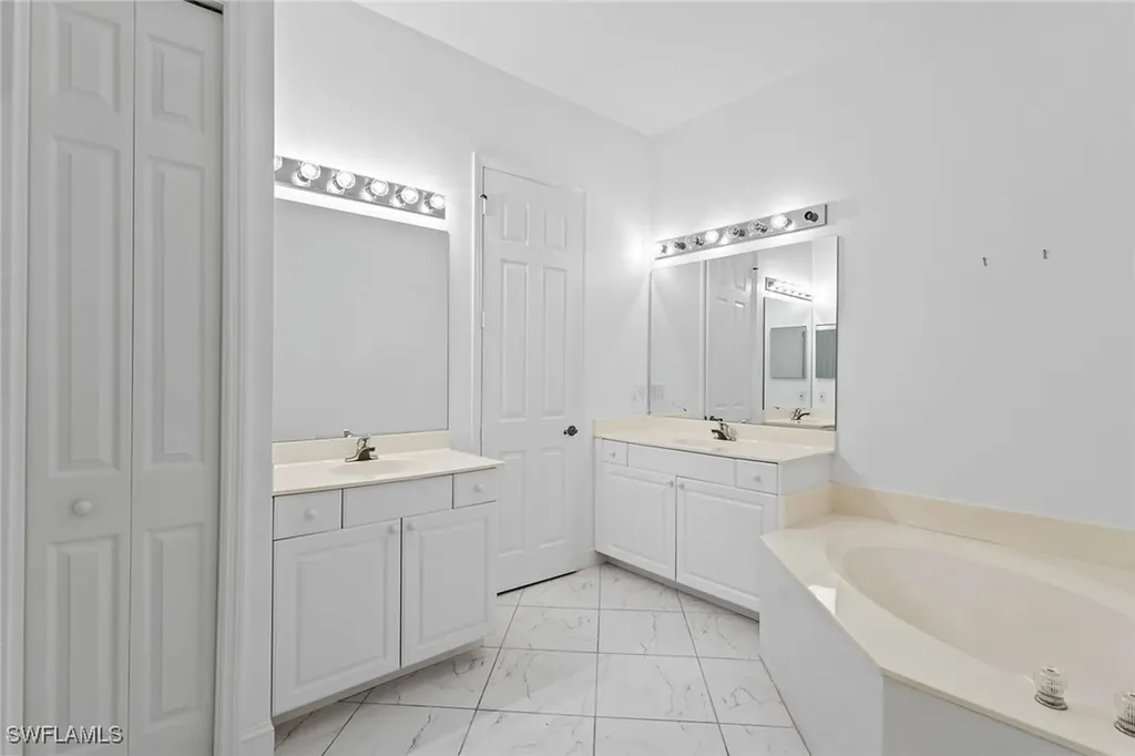 1319 Egrets Landing Naples FL 34108