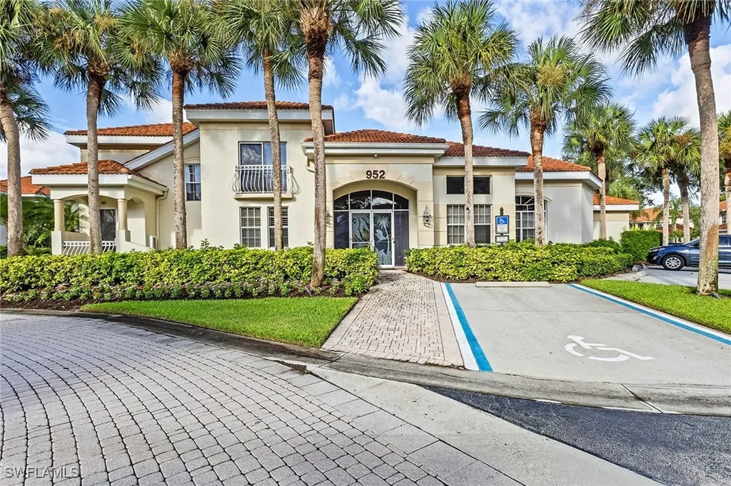 1319 Egrets Landing Naples FL 34108