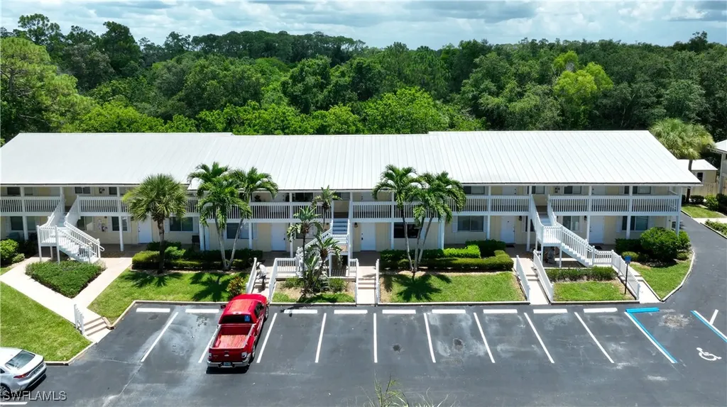 4621 Bayshore Drive Naples FL 34112