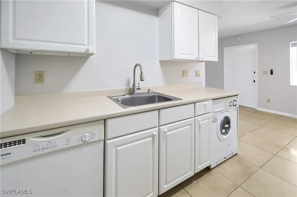 4621 Bayshore Drive Naples FL 34112