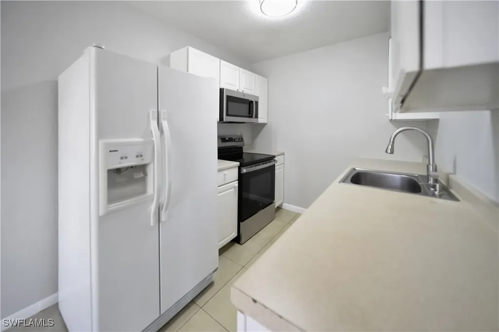 4621 Bayshore Drive Naples FL 34112