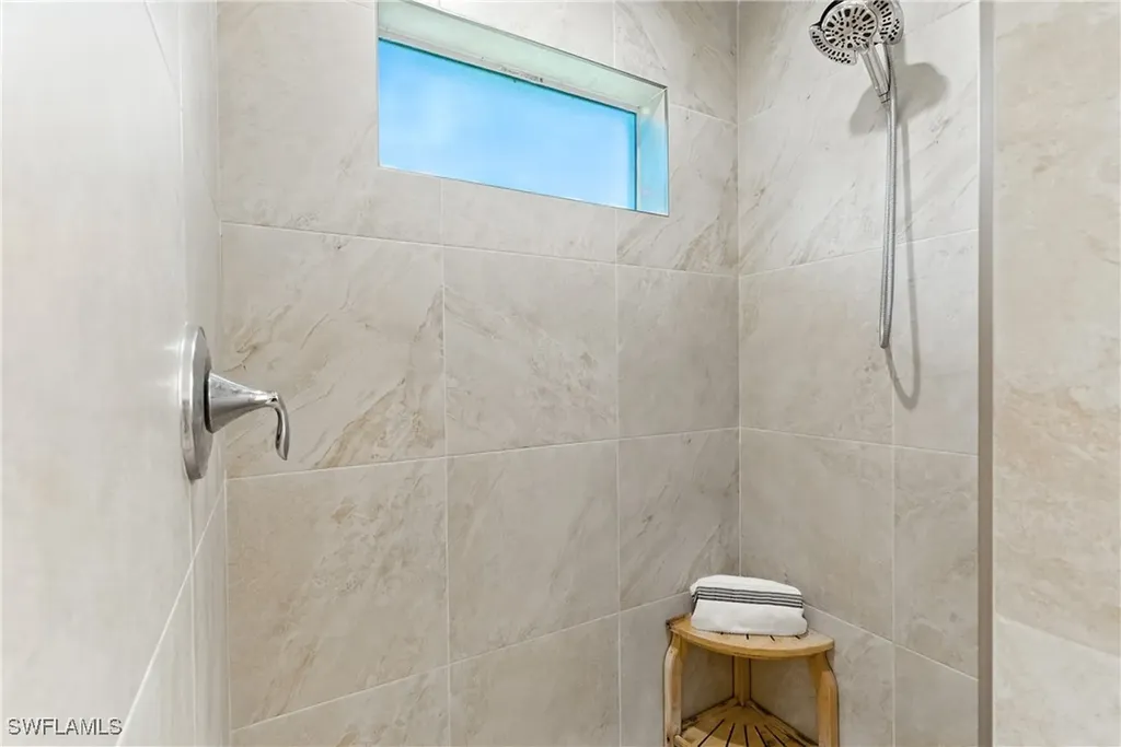 176 Venus Cay Naples FL 34114