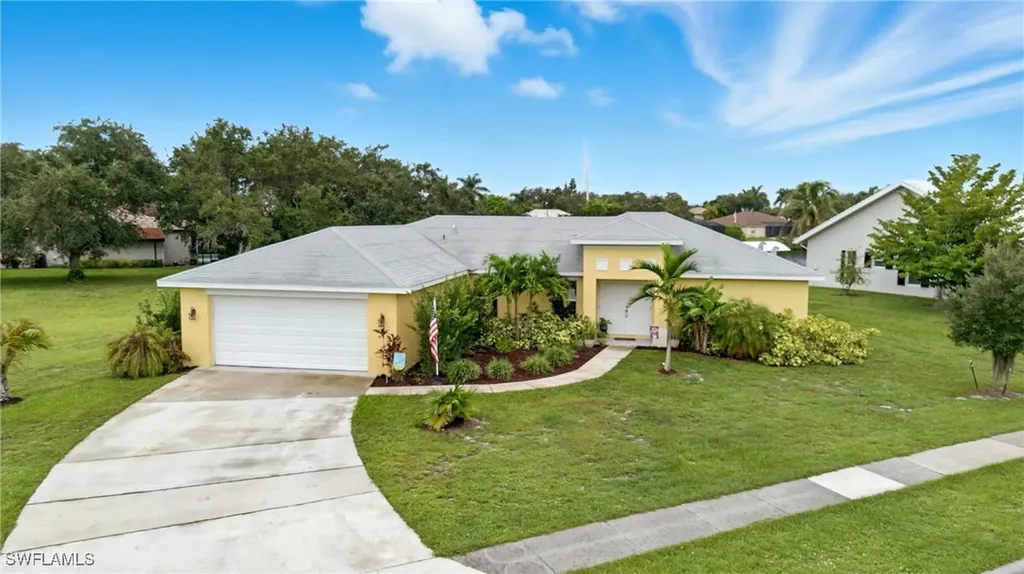 176 Venus Cay Naples FL 34114