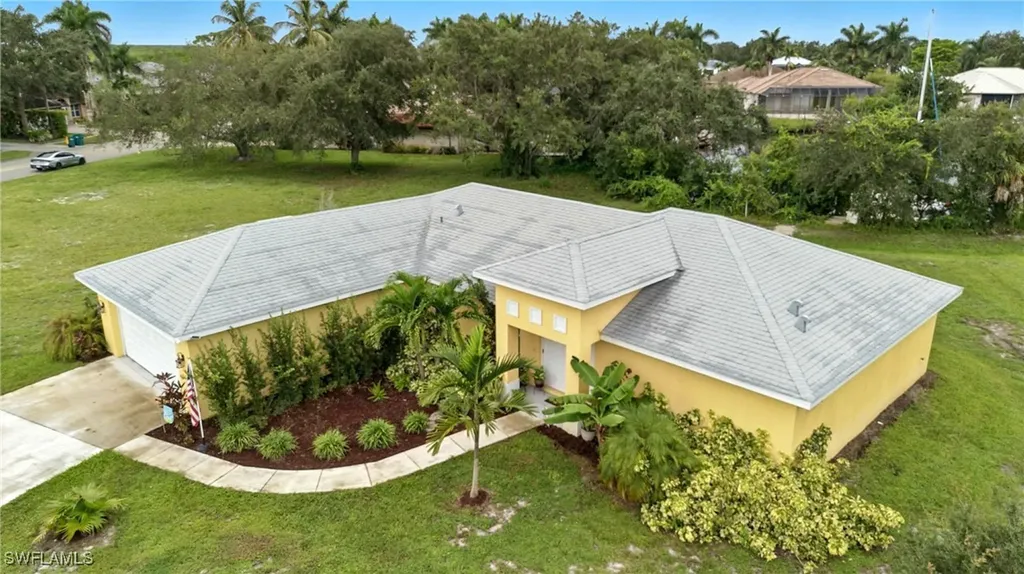 176 Venus Cay Naples FL 34114