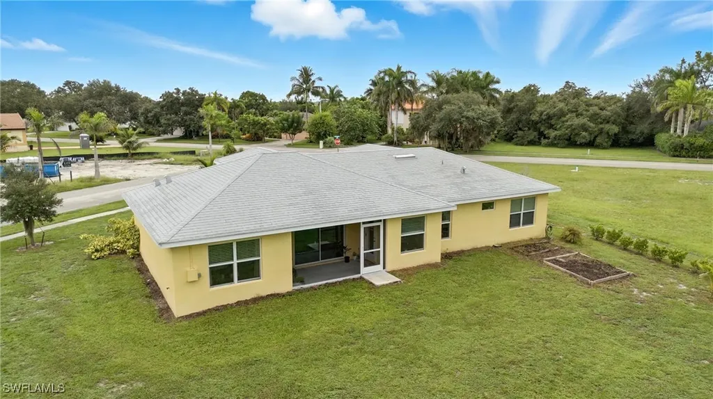 176 Venus Cay Naples FL 34114