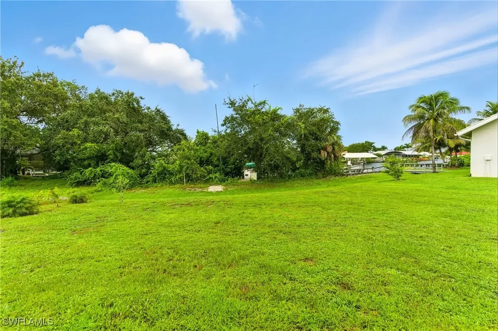 176 Venus Cay Naples FL 34114