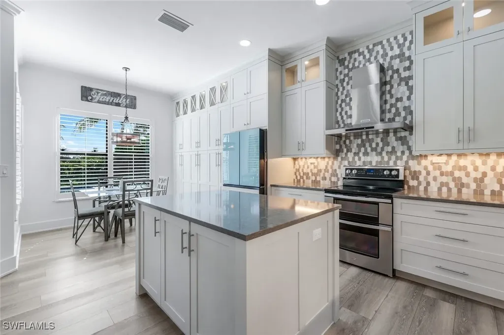 2704 Crystal Way Naples FL 34119