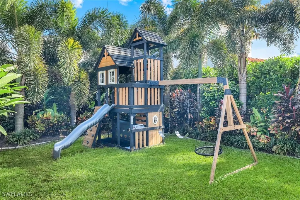 2704 Crystal Way Naples FL 34119