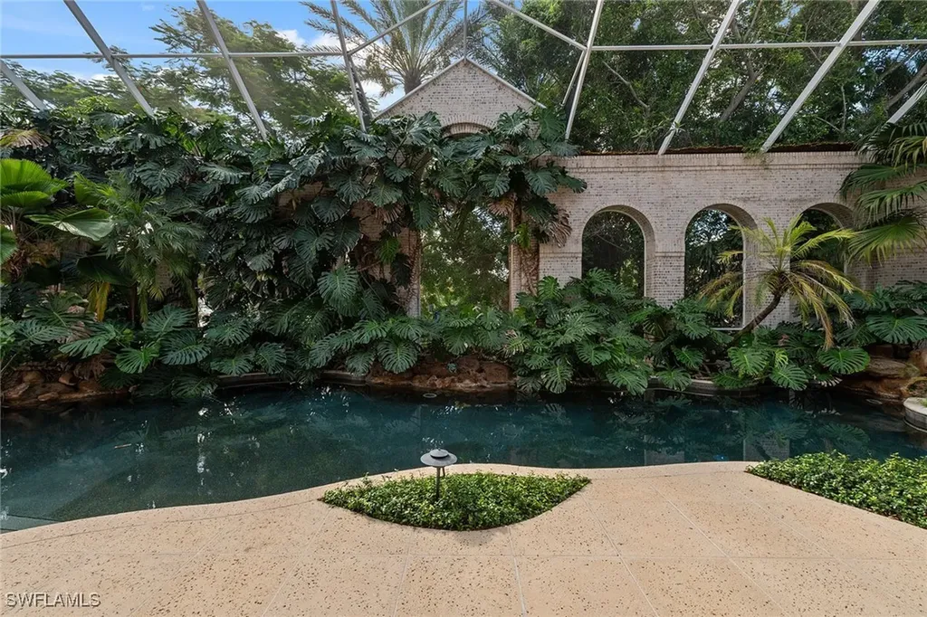 356 Colony Drive Naples FL 34108