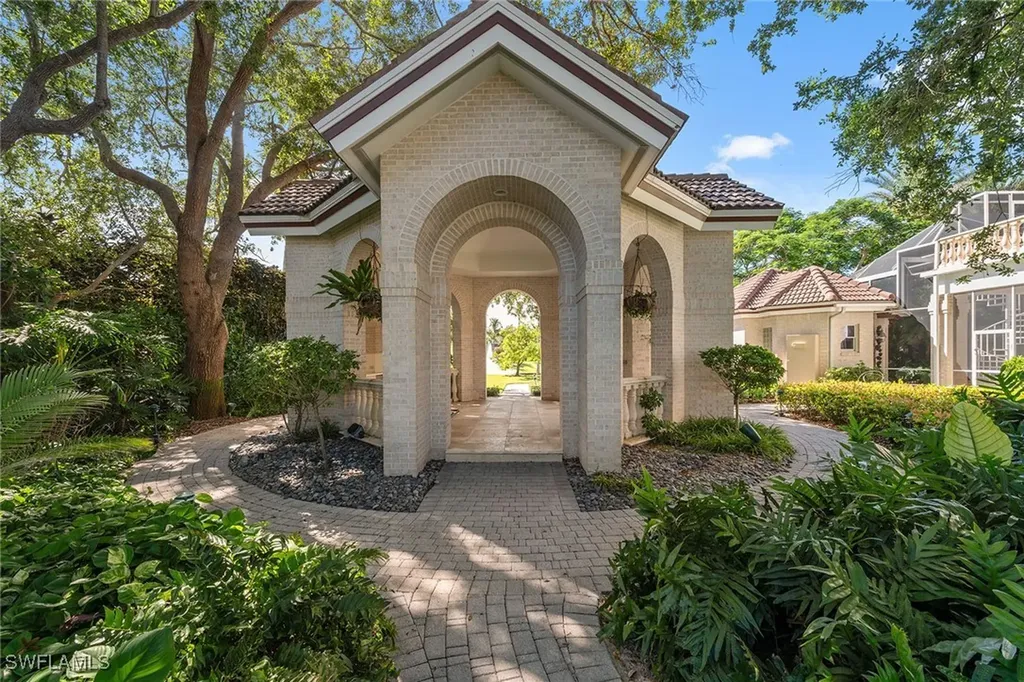 356 Colony Drive Naples FL 34108