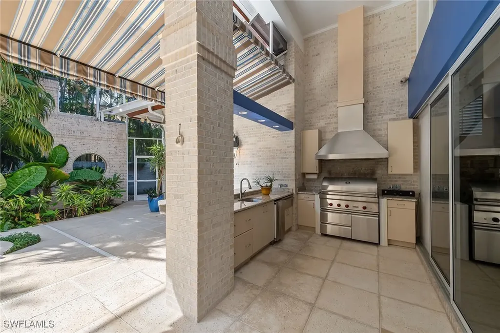 356 Colony Drive Naples FL 34108