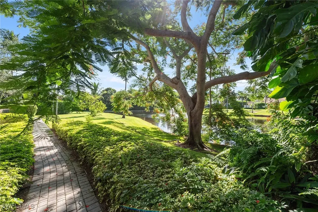 356 Colony Drive Naples FL 34108