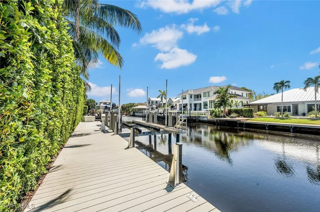 556 17th Avenue S Naples FL 34102