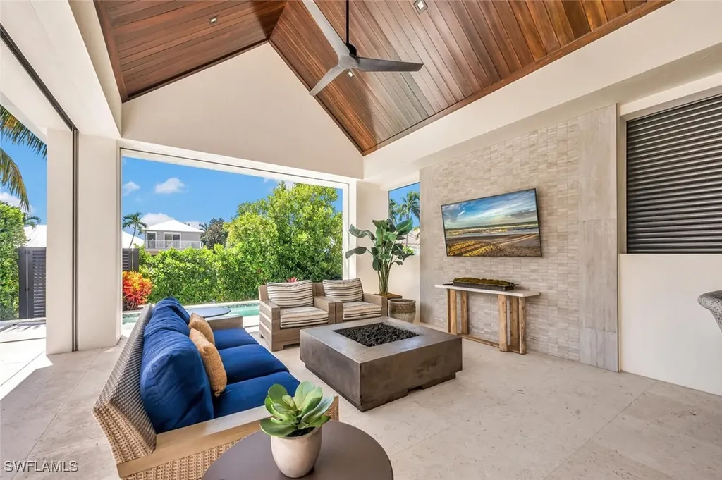 556 17th Avenue S Naples FL 34102