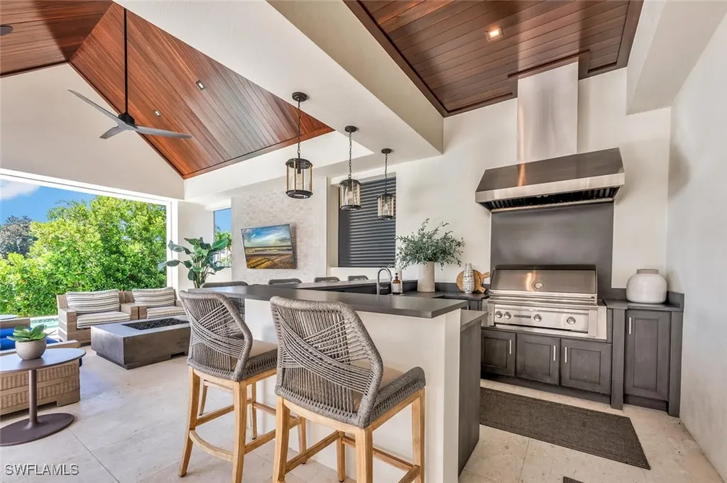 556 17th Avenue S Naples FL 34102