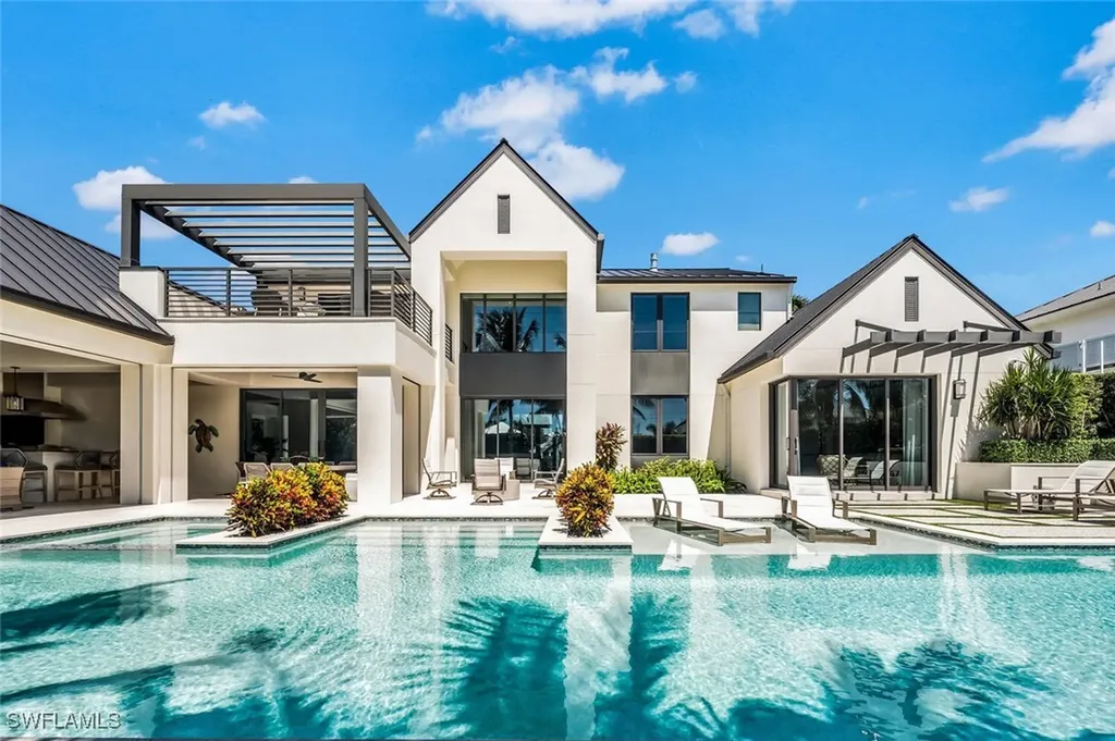 556 17th Avenue S Naples FL 34102
