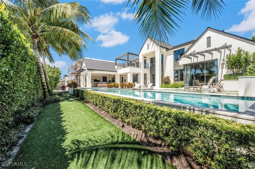 556 17th Avenue S Naples FL 34102