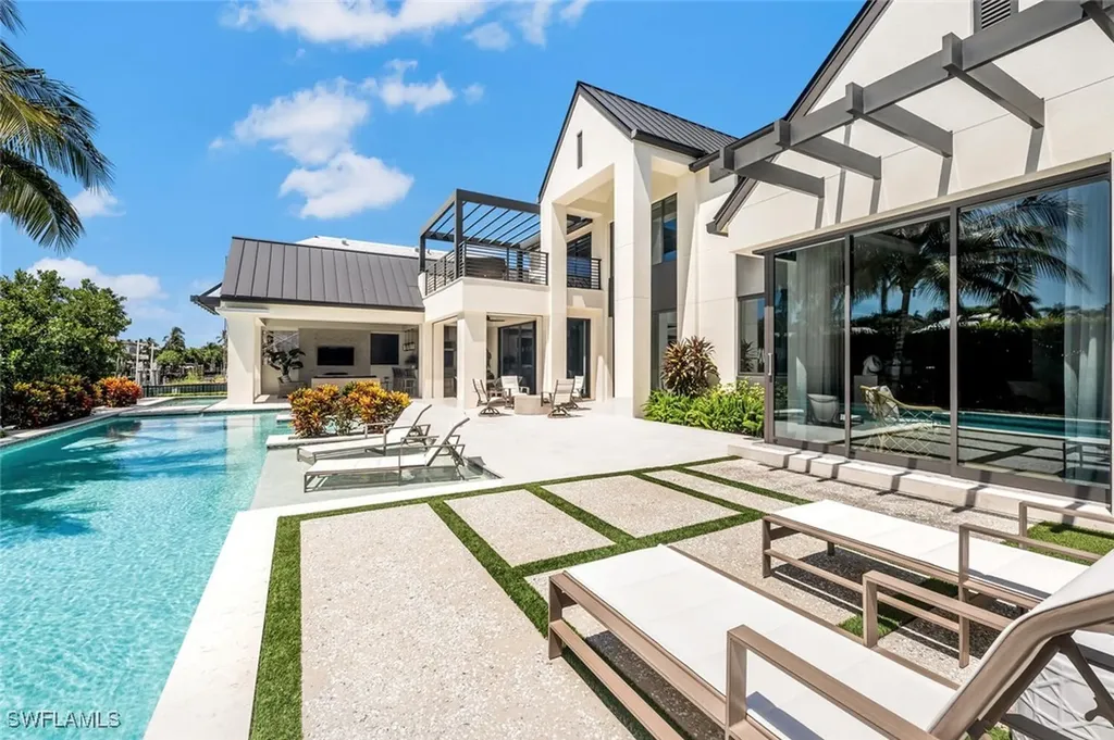 556 17th Avenue S Naples FL 34102