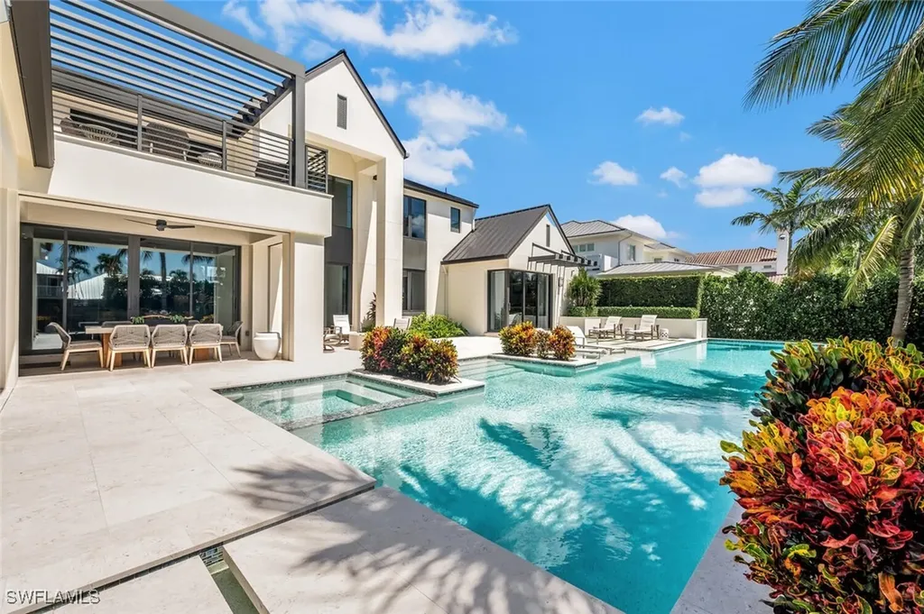 556 17th Avenue S Naples FL 34102