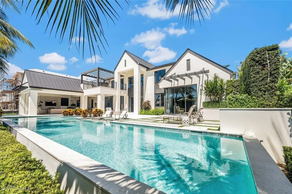 556 17th Avenue S Naples FL 34102