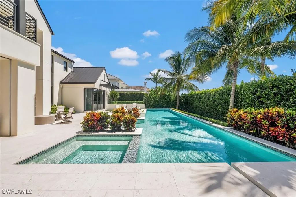 556 17th Avenue S Naples FL 34102