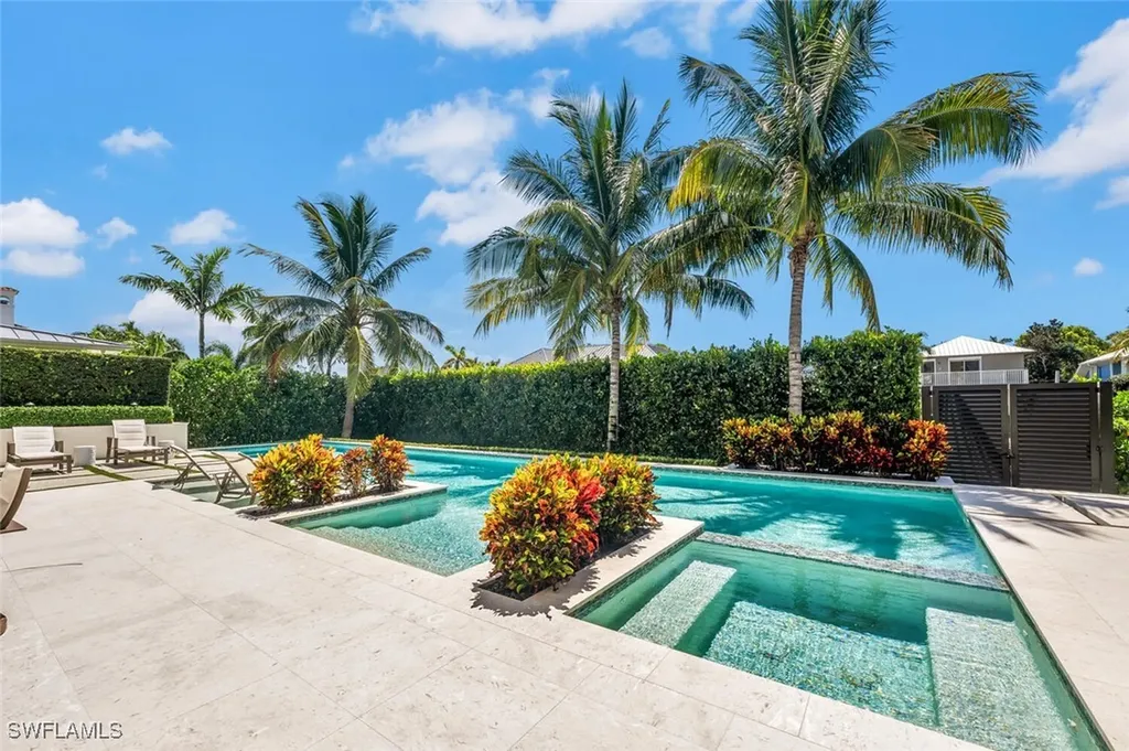 556 17th Avenue S Naples FL 34102