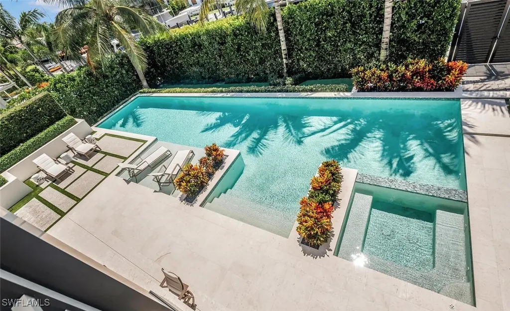 556 17th Avenue S Naples FL 34102