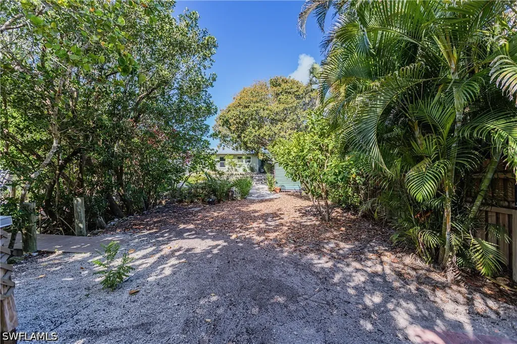401 Panay Avenue Naples FL 34113