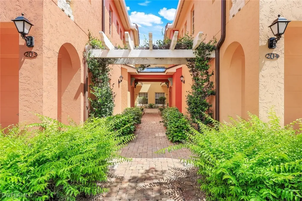 8721 Piazza Del Lago Circle Estero FL 33928
