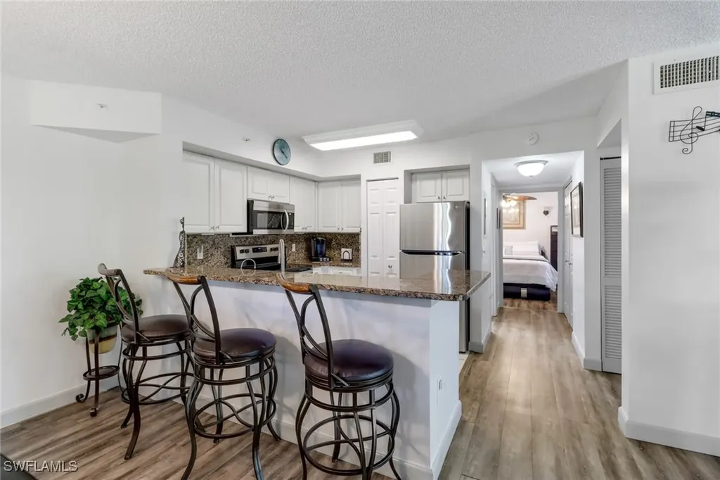 1160 Wildwood Lakes Boulevard Naples FL 34104