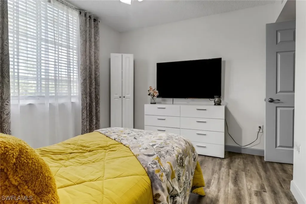 1160 Wildwood Lakes Boulevard Naples FL 34104