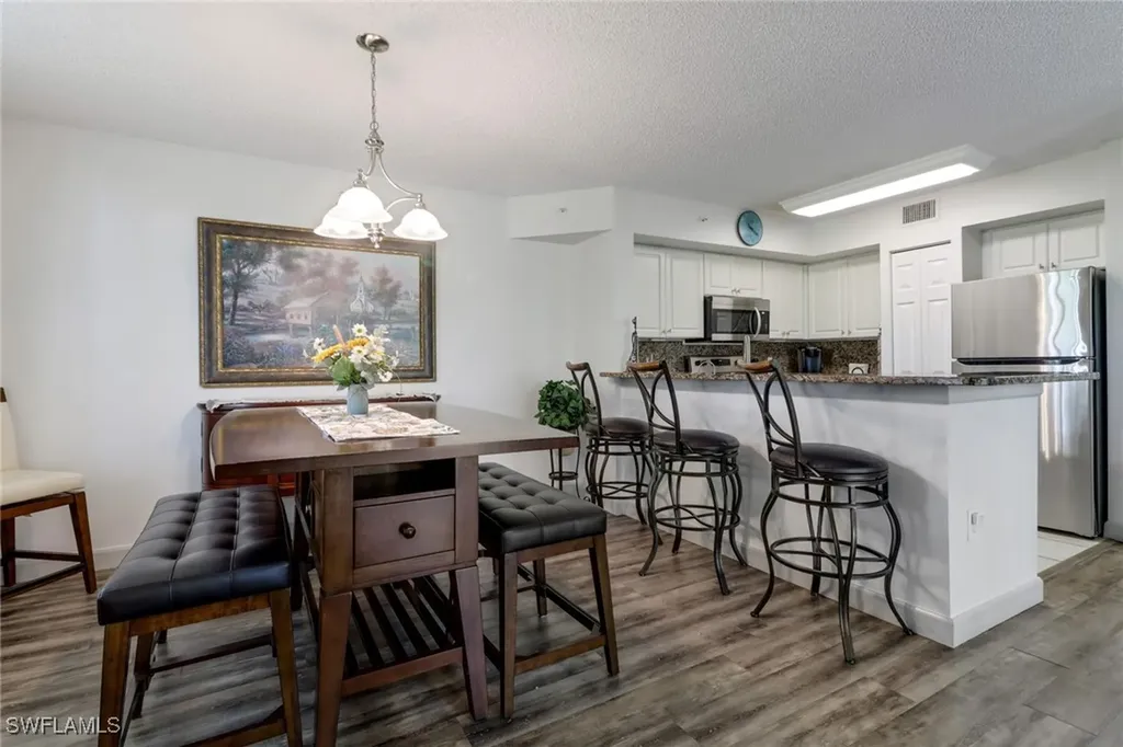 1160 Wildwood Lakes Boulevard Naples FL 34104