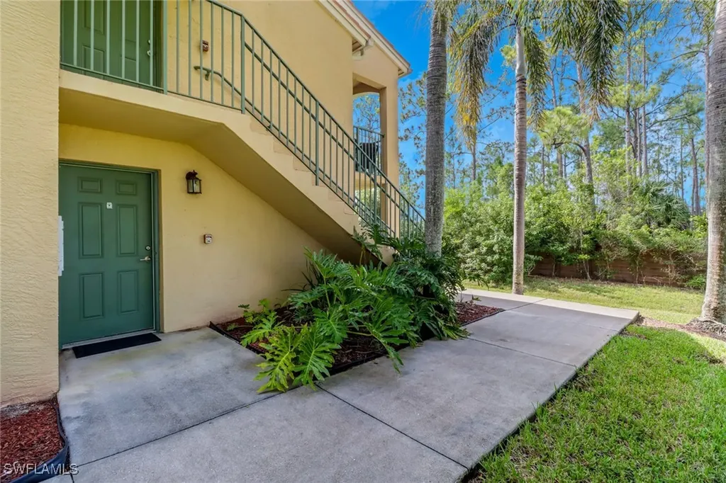 1160 Wildwood Lakes Boulevard Naples FL 34104