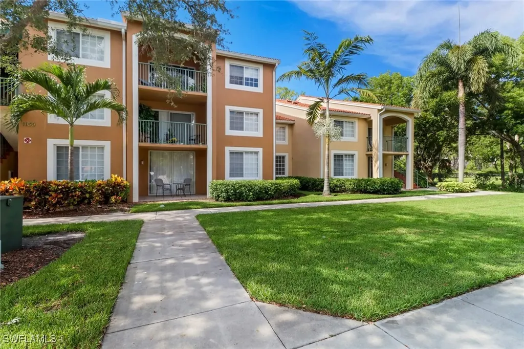 1160 Wildwood Lakes Boulevard Naples FL 34104
