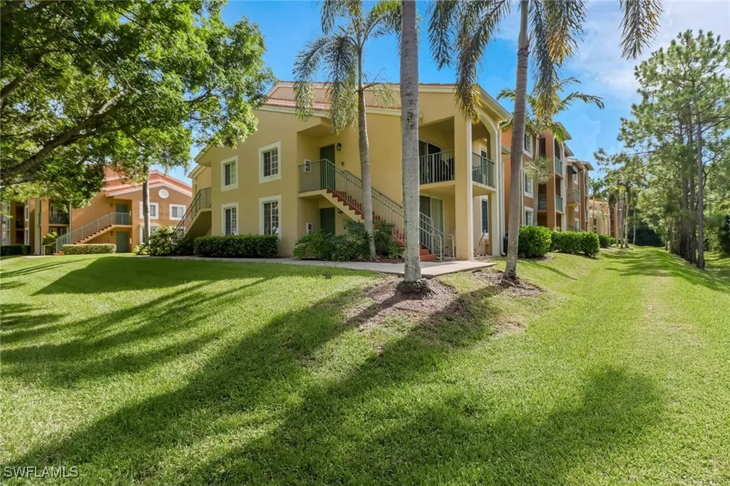 1160 Wildwood Lakes Boulevard Naples FL 34104