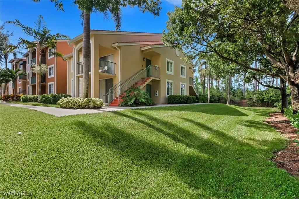 1160 Wildwood Lakes Boulevard Naples FL 34104