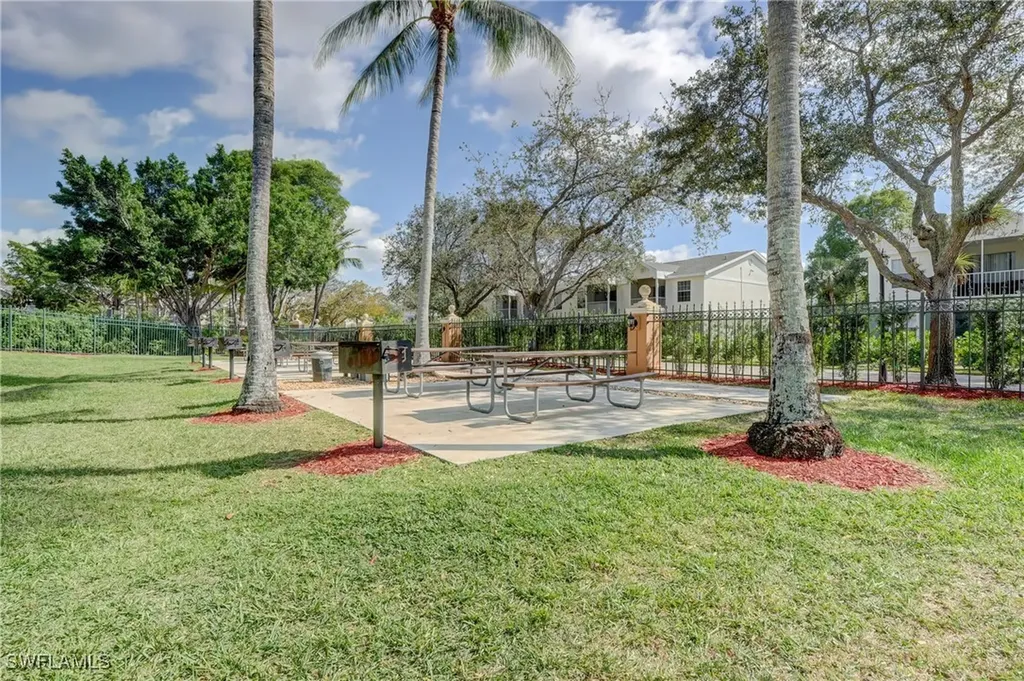 1160 Wildwood Lakes Boulevard Naples FL 34104