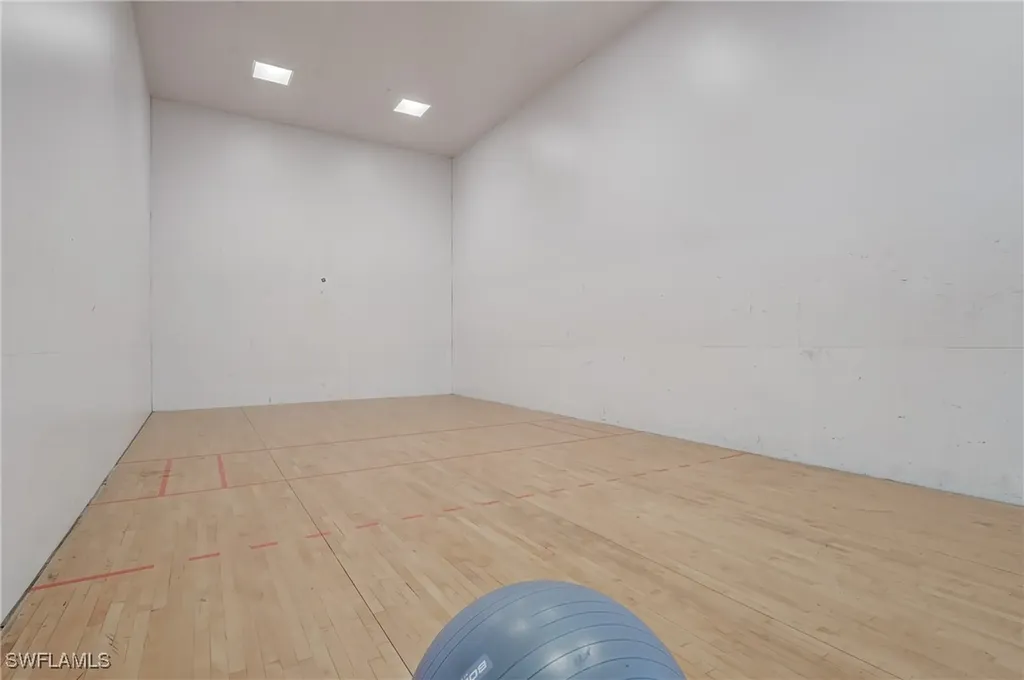 1160 Wildwood Lakes Boulevard Naples FL 34104