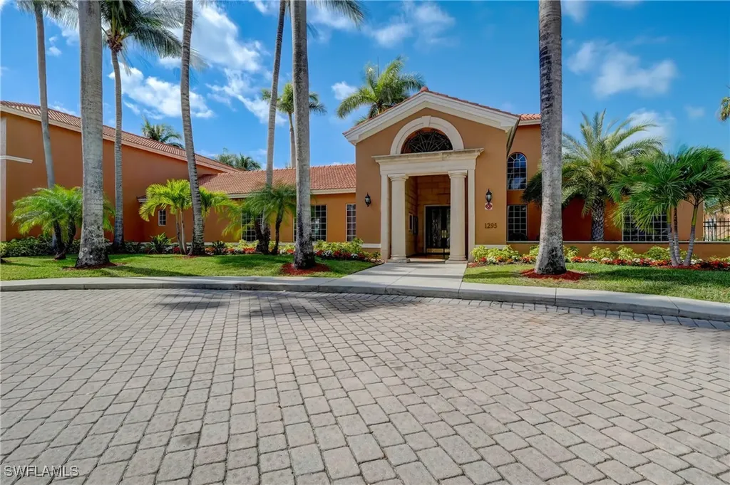 1160 Wildwood Lakes Boulevard Naples FL 34104