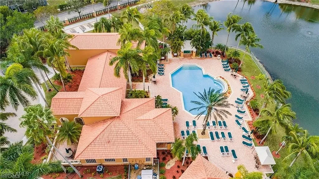 1160 Wildwood Lakes Boulevard Naples FL 34104